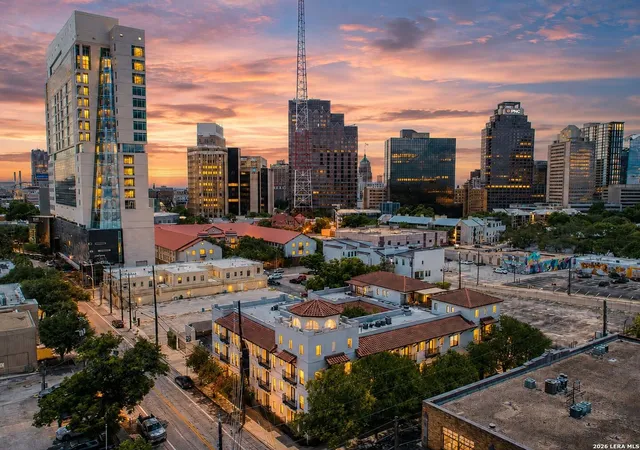 3rd image of 221 Lexington Ave, San Antonio, TX 78215