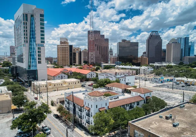4th image of 221 Lexington Ave, San Antonio, TX 78215