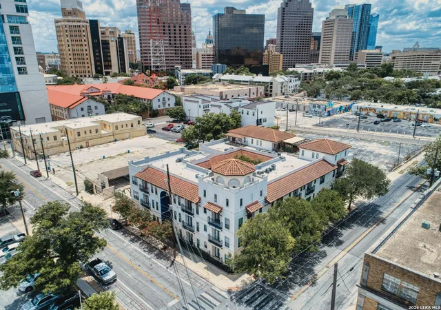 5th image of 221 Lexington Ave, San Antonio, TX 78215