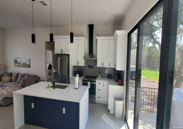 4th image of 407 Lamplight, Spring Branch, TX 78070 | MLS# 2000961