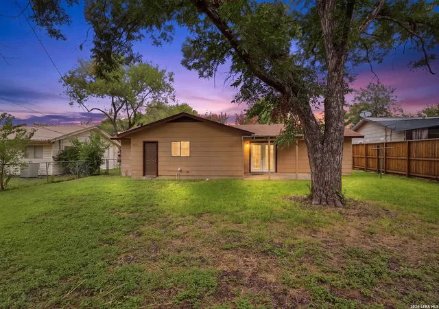 Photo 2 of Sale Pending at 3514 Fieldstone Dr, San Antonio, TX 78217 | MLS# 2000984 | Listing updated on 2026-09-08