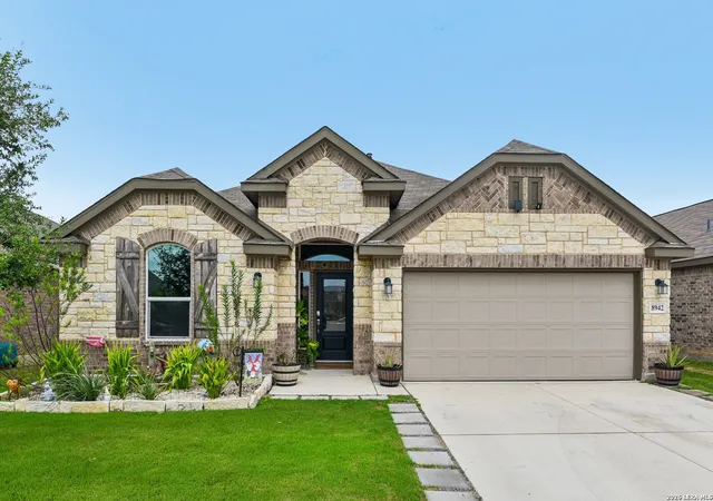 Photo 3 of Single family home for sale at 8942 Rancher Pl, Seguin, TX 78155 | MLS# 2001002 | Listing updated on 2026-09-27