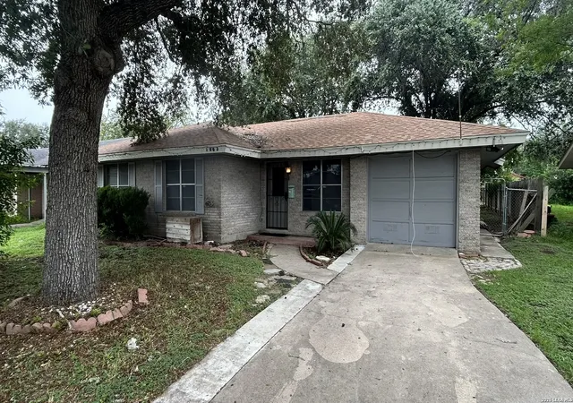 1st image of 1009 E Clare St, Beeville, TX 78102 | MLS# 2001027