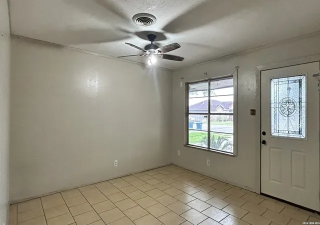 2nd image of 1009 E Clare St, Beeville, TX 78102 | MLS# 2001027