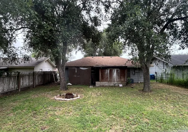 28th image of 1009 E Clare St, Beeville, TX 78102 | MLS# 2001027