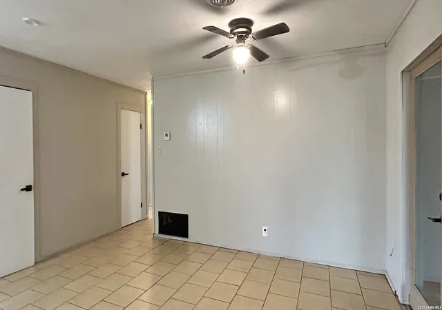 5th image of 1009 E Clare St, Beeville, TX 78102 | MLS# 2001027