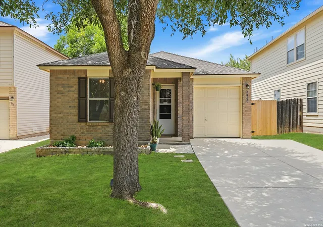 2nd image of 3960 Cherokee Blvd, New Braunfels, TX 78132 | MLS# 2001028
