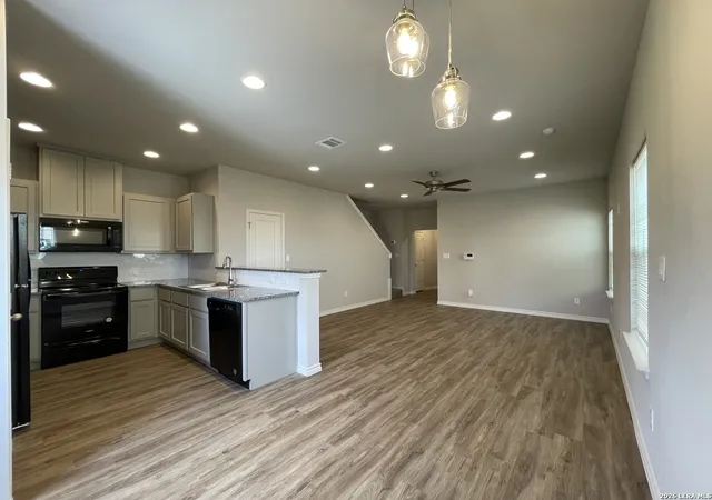 3rd image of 115 Peruna, Marble Falls, TX 78654 | MLS# 2001041