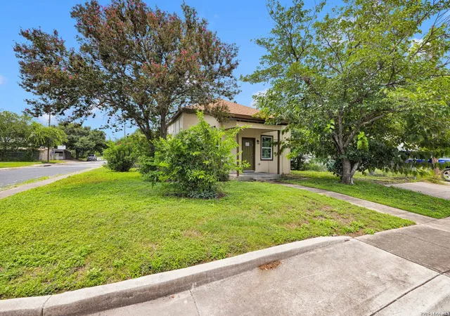 Photo 2 of Single family home for sale at 554 Essex St, San Antonio, TX 78210 | MLS# 2001066 | Listing updated on 2026-09-18
