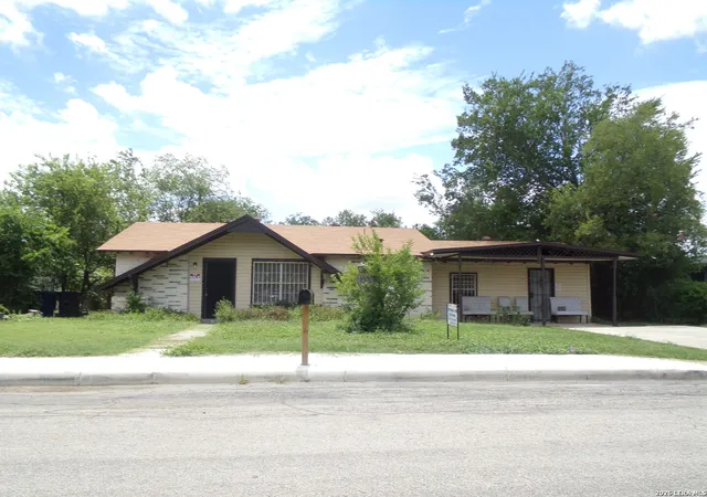 Photo 1 of Single family home for sale at 118 Ebbtide Dr, San Antonio, TX 78227 | MLS# 2001068 | Listing updated on 2026-08-16