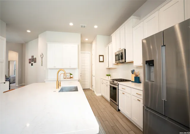 Photo 4 of Single family home for sale at 8946 Whimsey Rdg, Fair Oaks Ranch, TX 78015 | MLS# 2001071 | Listing updated on 2026-09-07