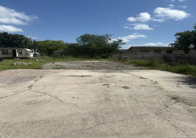 2nd image of 839 Molina St, Robstown, TX 78380 | MLS# 2001073