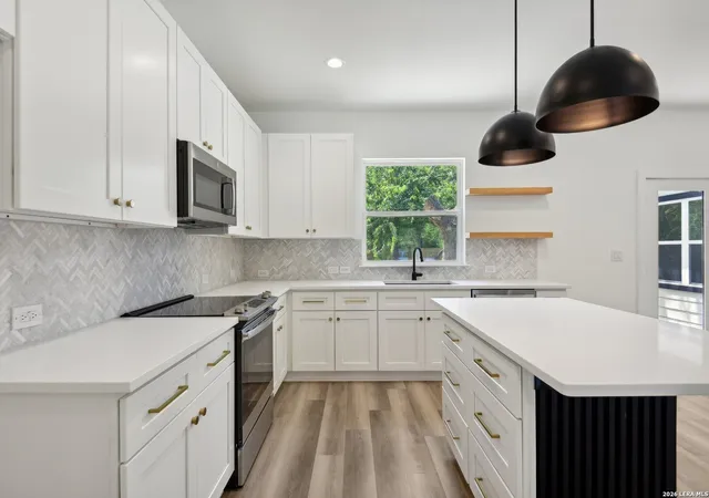 Photo 3 of Single family home for sale at 1934 Lamar St, San Antonio, TX 78202 | MLS# 2001105 | Listing updated on 2026-09-06