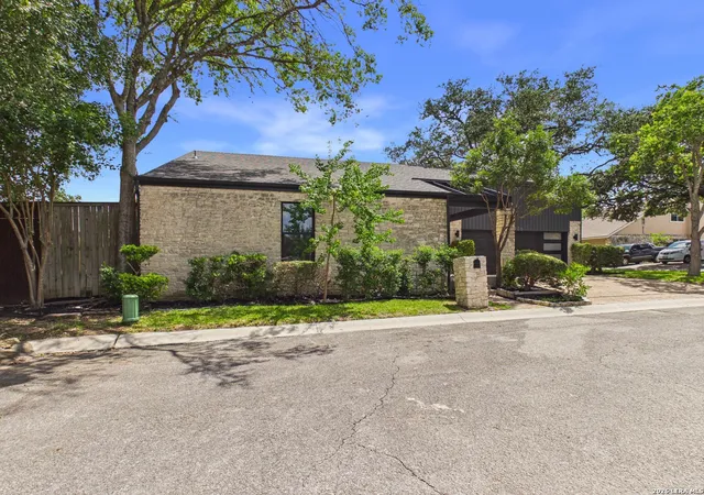 Photo 3 of Sale Pending at 11906 Rainwood Cv, San Antonio, TX 78213 | MLS# 2001113 | Listing updated on 2026-08-12