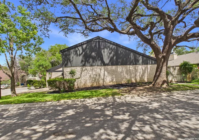 Photo 3 of Sale Pending at 11906 Rainwood Cv, San Antonio, TX 78213 | MLS# 2001113 | Listing updated on 2026-08-12