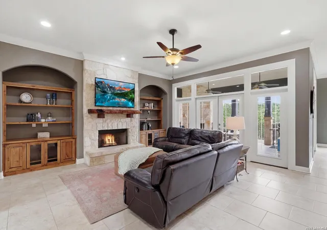 Photo 4 of Sale Pending at 1821 Split Mtn, Canyon Lake, TX 78133 | MLS# 2001114 | Listing updated on 2026-08-07