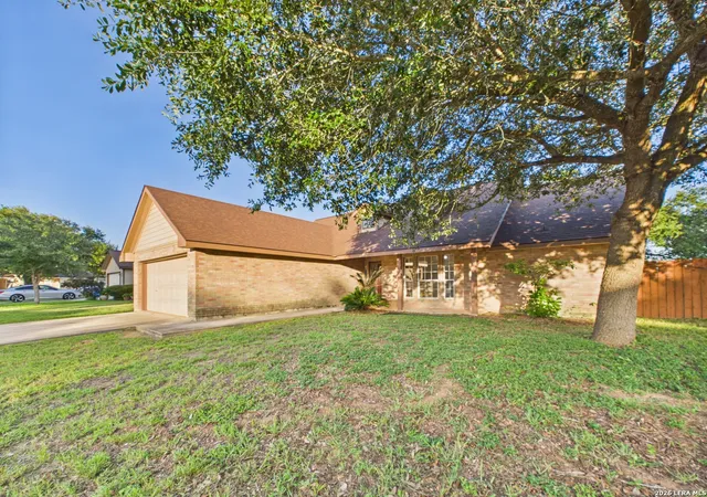 3rd image of 1125 Iris Crescent Dr, Floresville, TX 78114 | MLS# 2001136