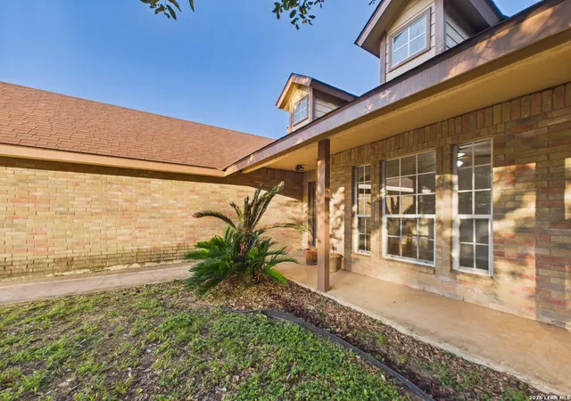 4th image of 1125 Iris Crescent Dr, Floresville, TX 78114 | MLS# 2001136