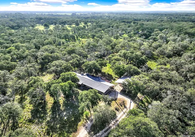 4th image of 2043 Bentwood, Floresville, TX 78114 | MLS# 2001165