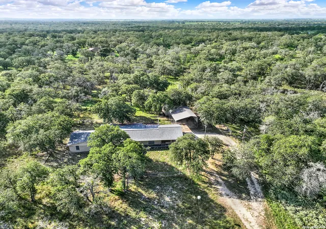 5th image of 2043 Bentwood, Floresville, TX 78114 | MLS# 2001165