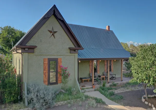 Photo 2 of Single family home for sale at 405 W Avenue E, Alpine, TX 79830 | MLS# 2001174 | Listing updated on 2026-07-28