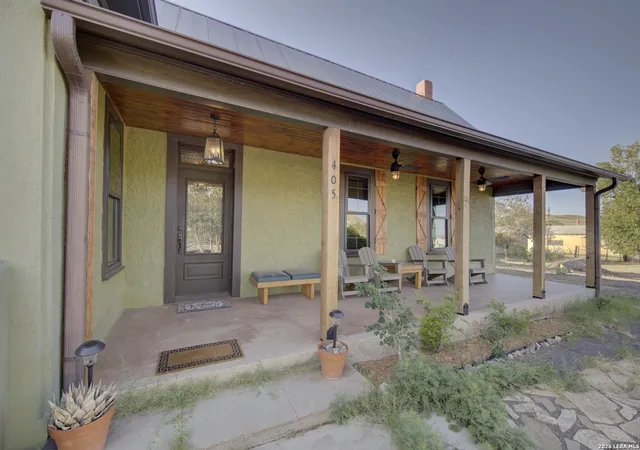 Photo 3 of Single family home for sale at 405 W Avenue E, Alpine, TX 79830 | MLS# 2001174 | Listing updated on 2026-07-28