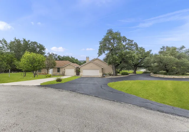 Photo 4 of Single family home for sale at 128 Comal Oak, Bulverde, TX 78163 | MLS# 2001197 | Listing updated on 2026-09-08