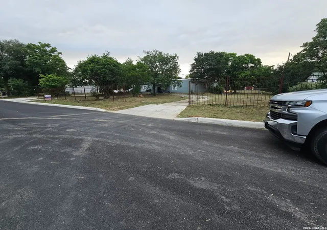 Photo 3 of Single family home for sale at 167 Jo Marie St, San Antonio, TX 78222 | MLS# 2001203 | Listing updated on 2026-09-08