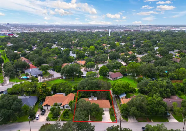 Photo 2 of Single family home for sale at 413 Golfcrest, Windcrest, TX 78239 | MLS# 2001213 | Listing updated on 2026-09-03