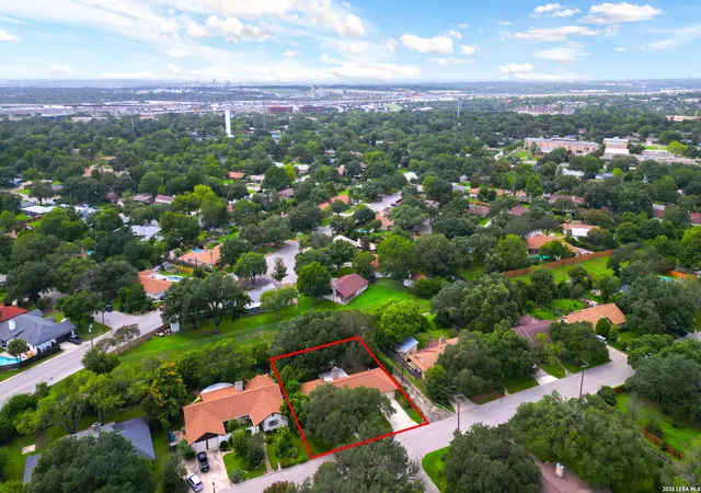 Photo 3 of Single family home for sale at 413 Golfcrest, Windcrest, TX 78239 | MLS# 2001213 | Listing updated on 2026-09-03