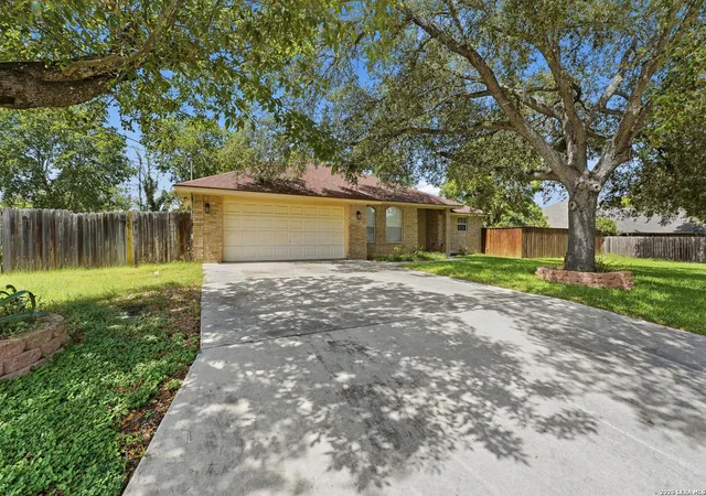Photo 2 of Single family home for sale at 632 E Donegan, Seguin, TX 78155 | MLS# 2001259 | Listing updated on 2026-09-02