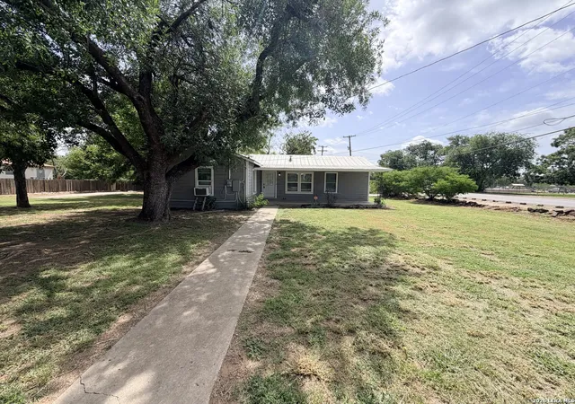 1st image of 1404 N Main St, Pleasanton, TX 78064 | MLS# 2001300