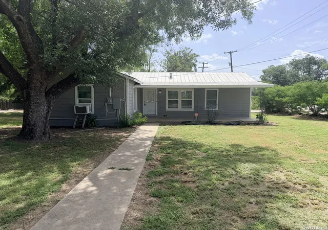 2nd image of 1404 N Main St, Pleasanton, TX 78064 | MLS# 2001300