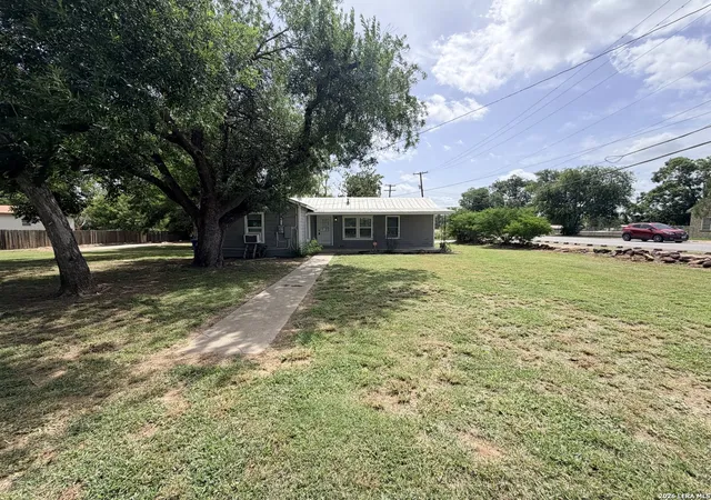 3rd image of 1404 N Main St, Pleasanton, TX 78064 | MLS# 2001300