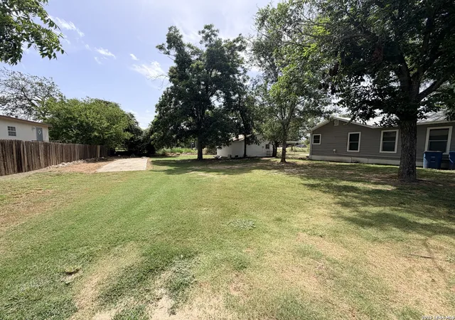 5th image of 1404 N Main St, Pleasanton, TX 78064 | MLS# 2001300