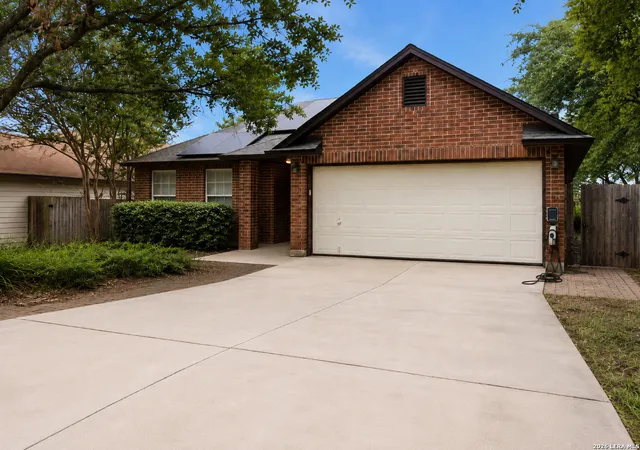 Photo 3 of Sale Pending at 16172 Walnut Creek Dr, San Antonio, TX 78247 | MLS# 2001318 | Listing updated on 2026-09-12