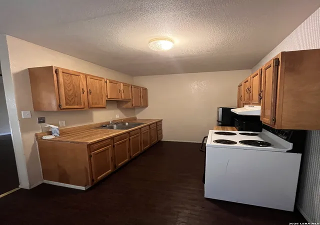 Photo 3 of Multi family home for sale at 6911 N Us Hwy 281, Pleasanton, TX 78064 | MLS# 2001324 | Listing updated on 2026-08-21