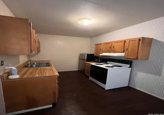 Photo 3 of Multi family home for sale at 6911 N Us Hwy 281, Pleasanton, TX 78064 | MLS# 2001324 | Listing updated on 2026-08-21