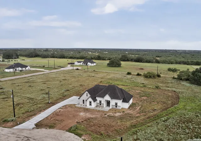 Photo 4 of Single family home for sale at 105 Hidden Path, Floresville, TX 78114 | MLS# 2001327 | Listing updated on 2026-08-30