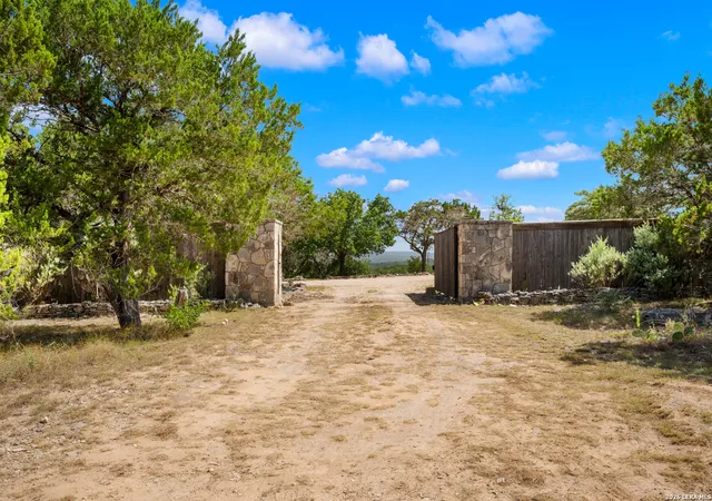 2nd image of 170 Overland Trl W, Hunt, TX 78024 | MLS# 2001329