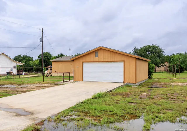 2nd image of 5004 Apache Moon, Spring Branch, TX 78070 | MLS# 2001335