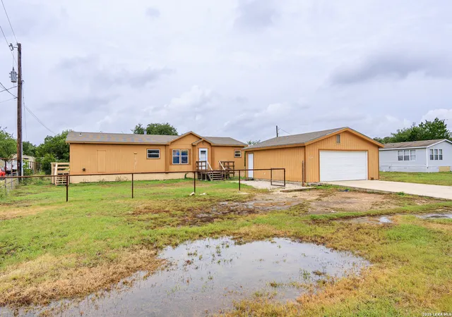 3rd image of 5004 Apache Moon, Spring Branch, TX 78070 | MLS# 2001335