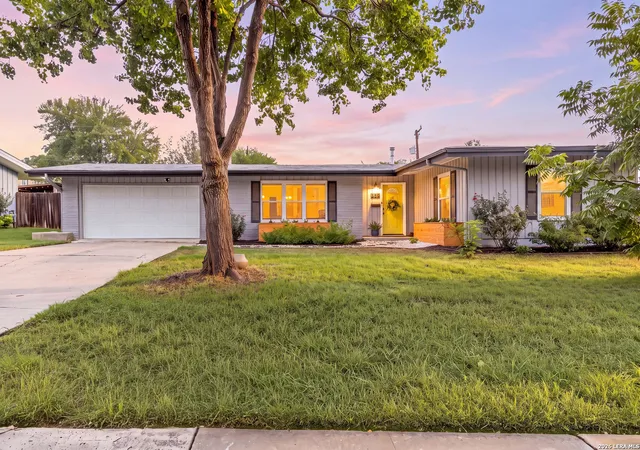 Photo 2 of Sale Pending at 359 Rexford Dr, San Antonio, TX 78216 | MLS# 2001342 | Listing updated on 2026-08-31