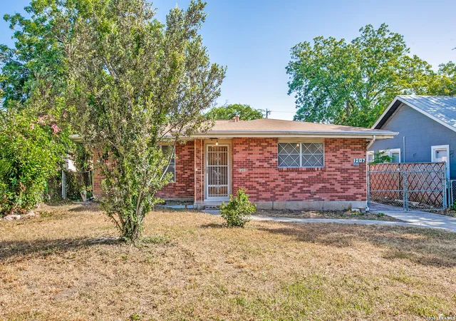 2nd image of 1207 Hammond Ave, San Antonio, TX 78210 | MLS# 2001345