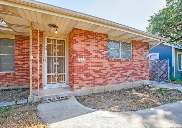 Photo 3 of Single family home for sale at 1207 Hammond Ave, San Antonio, TX 78210 | MLS# 2001345 | Listing updated on 2026-09-25