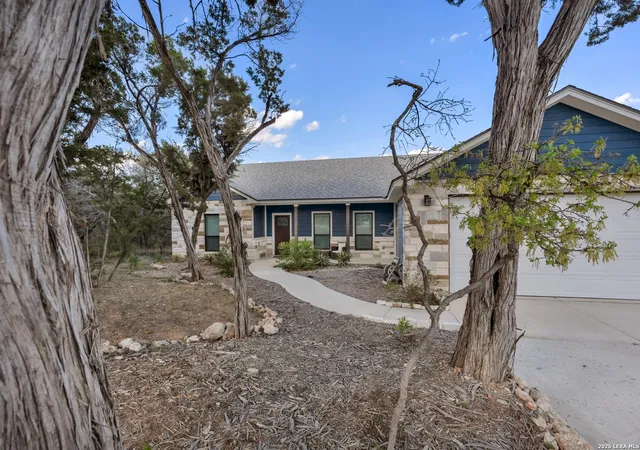 Photo 32 of Single family home for sale at 2298 Fuller Dr, Canyon Lake, TX 78133 | MLS# 2001360 | Listing updated on 2026-09-14