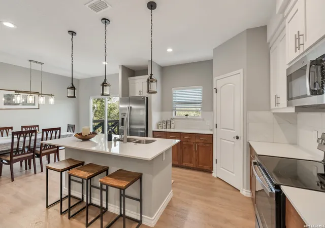 Photo 4 of Single family home for sale at 2298 Fuller Dr, Canyon Lake, TX 78133 | MLS# 2001360 | Listing updated on 2026-09-28