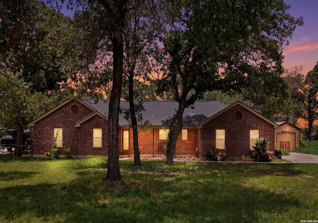 Photo 3 of Single family home for sale at 521 Jacobs Ln, La Vernia, TX 78121 | MLS# 2001367 | Listing updated on 2026-08-23