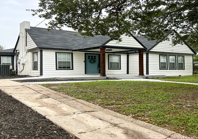 3rd image of 905 E Corpus Christi, Beeville, TX 78102 | MLS# 2001369