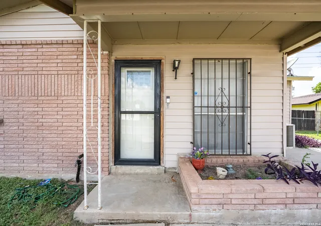 2nd image of 2519 Spur Dr, San Antonio, TX 78227 | MLS# 2001371